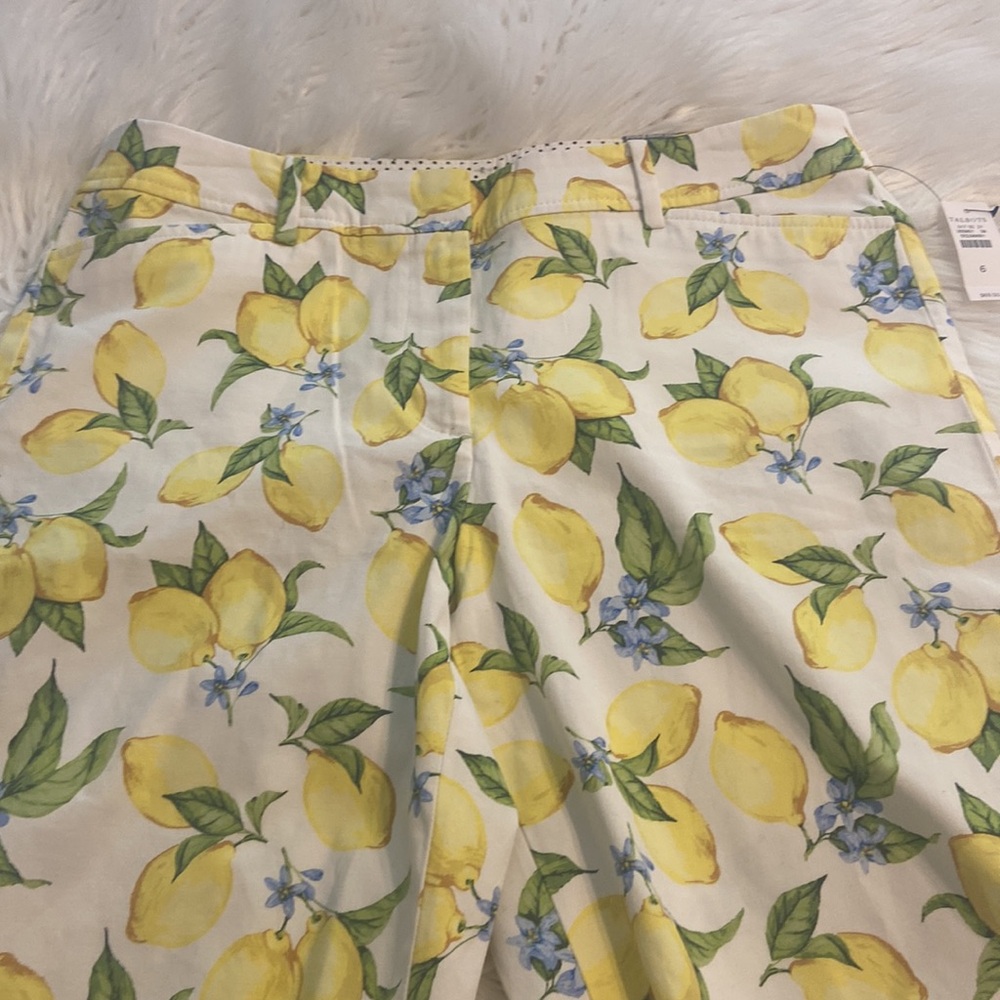 Talbots Yellow Lemon Print Women’s Shorts size 6 brand new two front pockets - Picture 8 of 8